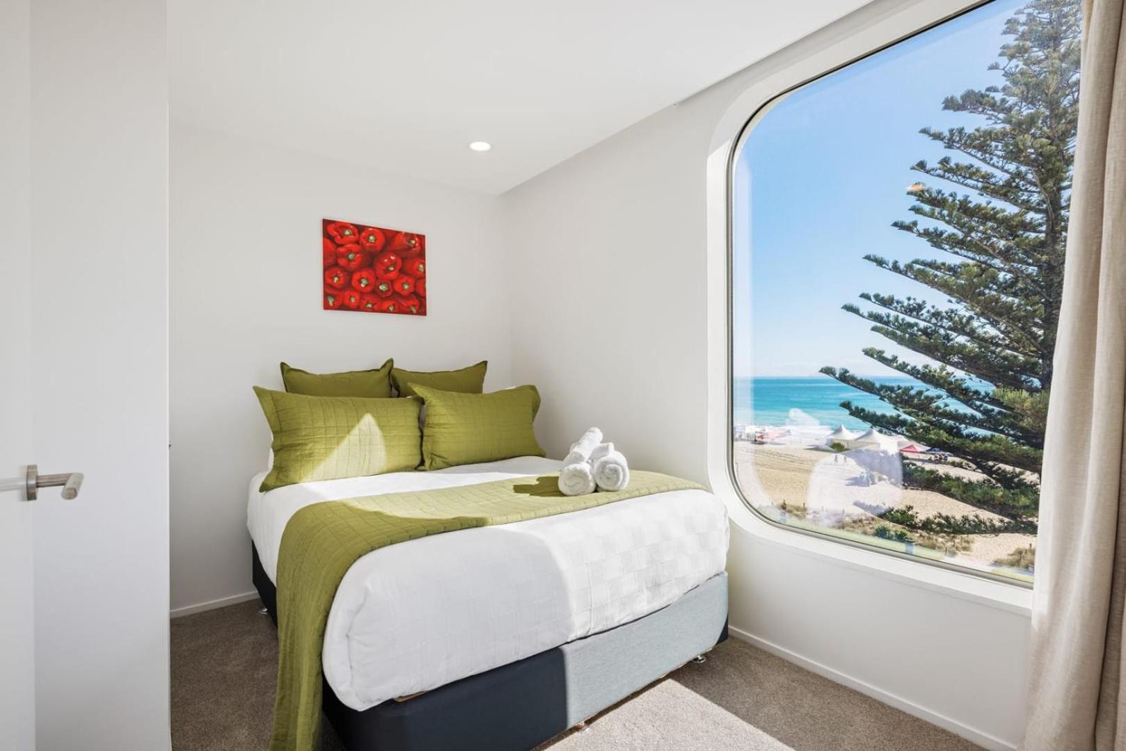 Oceanside Bliss - Absolute Beachfront - Uninterrupted Ocean Views With Pool Mount Maunganui Exterior photo